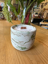 Load image into Gallery viewer, Candle- Oakmoss &amp; Amber WW

